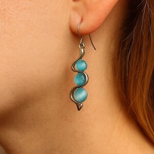 Dangle earrings Silvertone Blue stones wire pierced